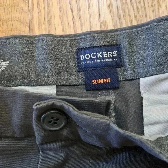 Dockers Slim Fit by Levi's Size 31×32 EUC - Picture 3 of 8